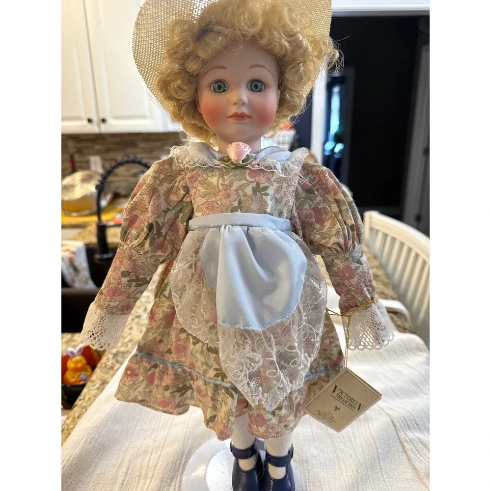 Vintage 1991 Victorian Treasures‎ Porcelain Bisque Doll 16